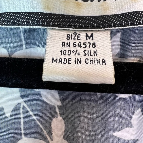 Silk Exchange Victorian Floral Silk Ruffle Neck Blouse in Black and White Size M - Picture 2 of 6